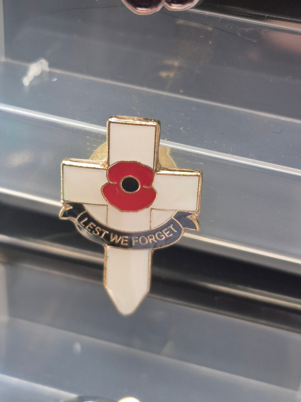 Lapel badge, White Cross with Poppy and Lest We Forget