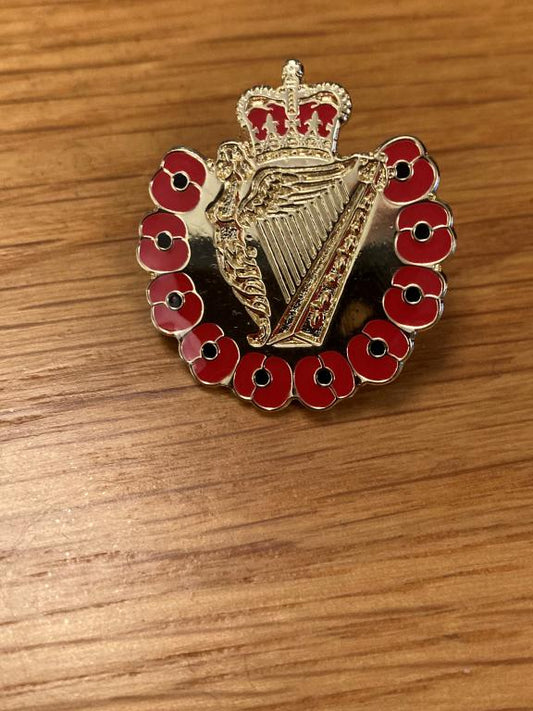 UDR Wreath Poppy Lapel Badge
